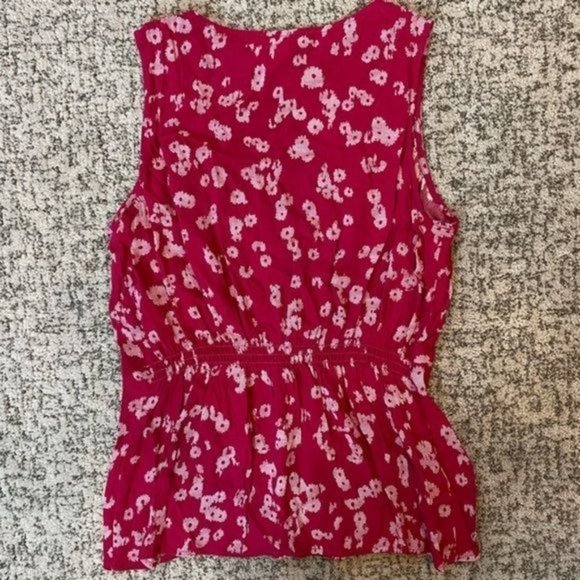 Chelsea28 Floral Print Flattering Twist Front V-Neck Lightweight Sleeveless Top - Picture 5 of 8